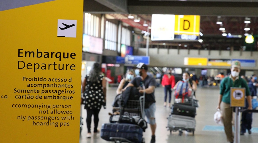 Serviço de bordo em voos nacionais começa a ser retomado neste domingo 1