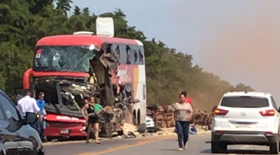 Oito vítimas fatais do acidente envolvendo ônibus e carreta na BR 163 foram identificadas pela Politec 1