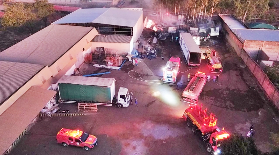 Incêndio em empresa de Rondonópolis teve prejuízo de mais de 10 veículos destruídos 1