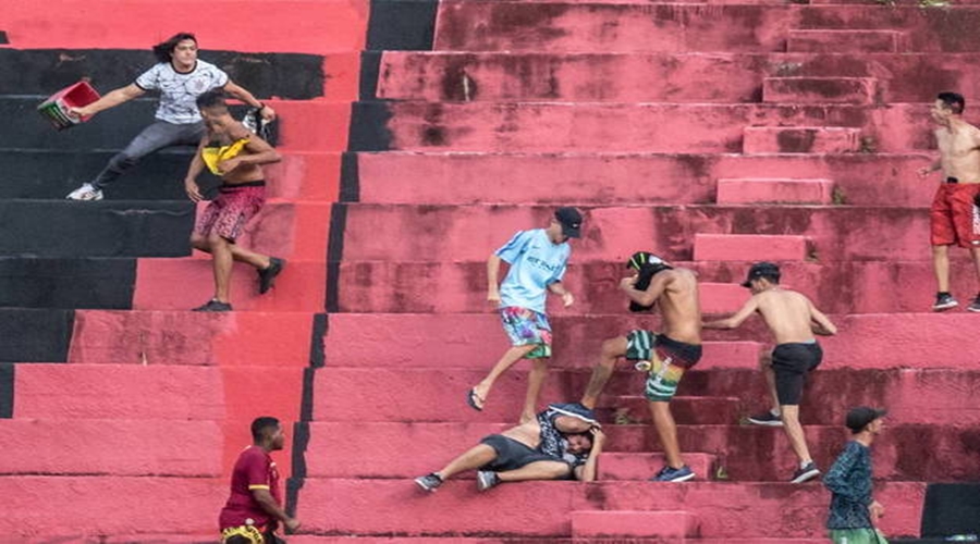 Torcedores do Sport agridem e roubam corintianos durante jogo do sub-17 1