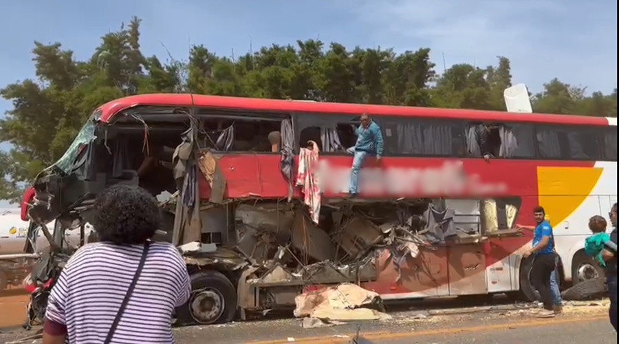 Ônibus e carreta colidem em MT e 11 pessoas morrem e dezenas ficam feridas 1