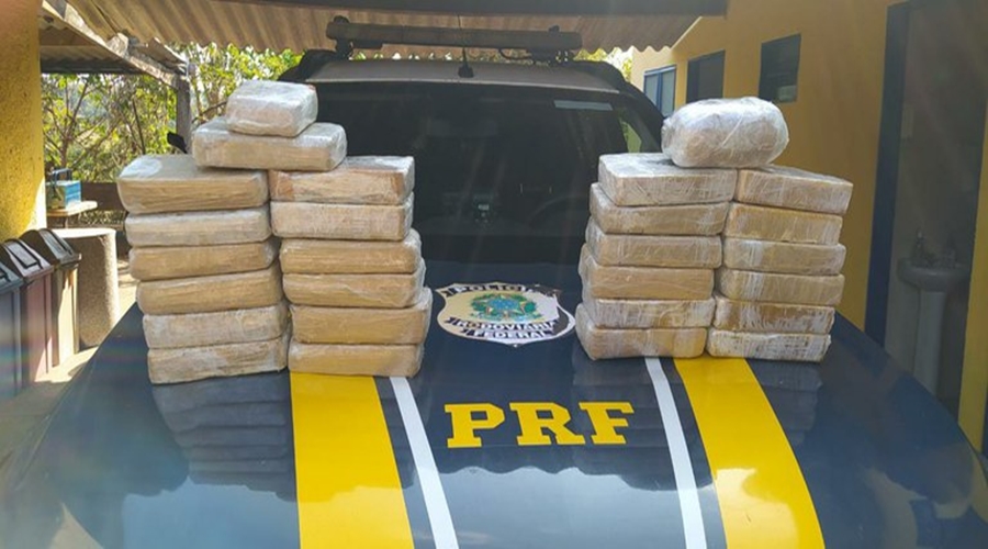 PRF aborda carro que transitava em alta velocidade e ao vistoria-lo encontra pasta base de cocaína 1