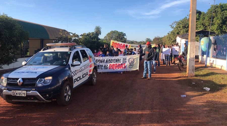 Alunos, professores e militares da 7ª CIPM realizaram uma caminhada em ato a Semana Nacional Sobre Drogas 1