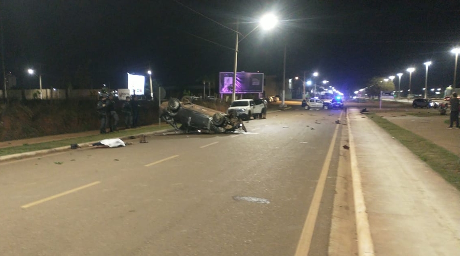 Passageira de carro morre e condutor fica gravemente ferido em capotamento na Avenida dos Estudantes em Rondonópolis 1