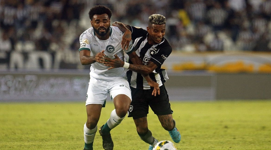 Pedro Raul decide e Goiás derrota Botafogo de virada no Brasileiro 1