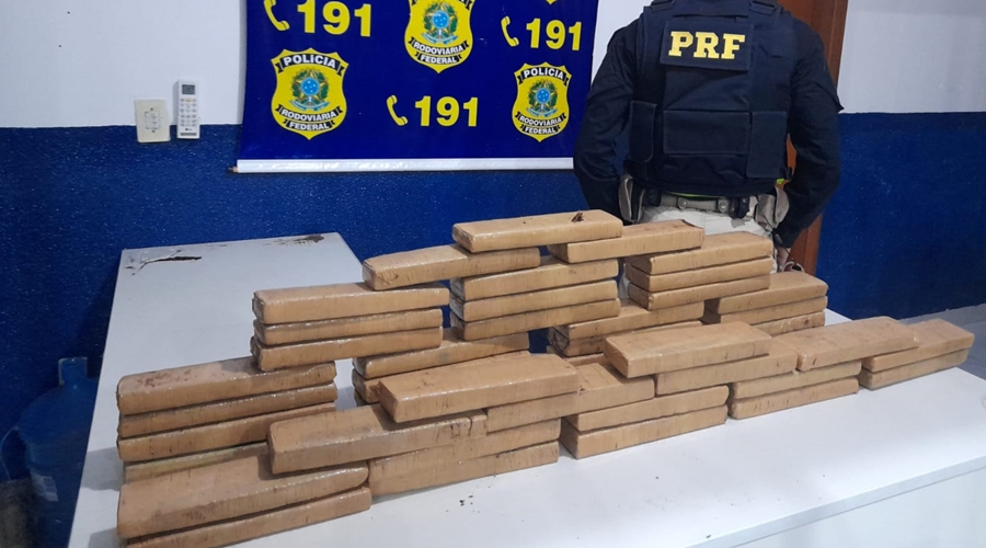 PRF prende passageiro de ônibus com 50 Kg de maconha na bagagem na BR 163 1