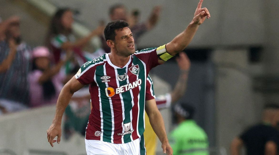 Fluminense goleia Corinthians e dá salto na classificação 1