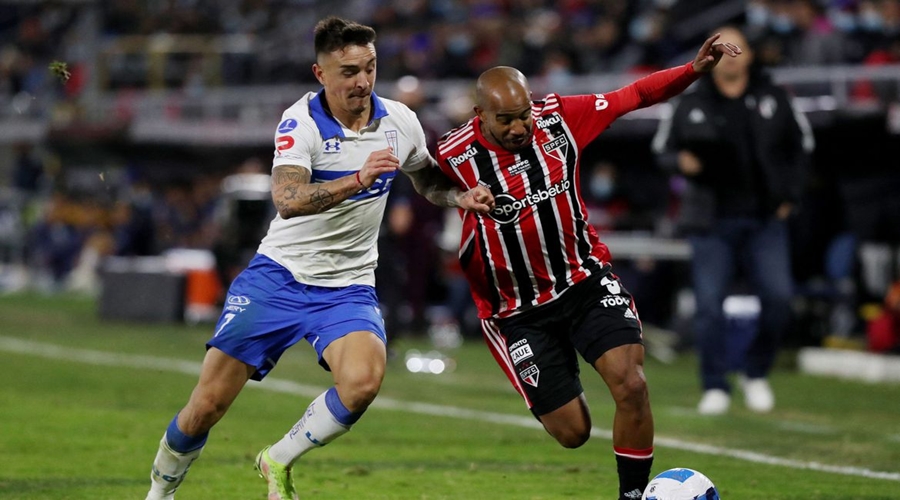 Com três jogadores a menos, São Paulo derrota Universidad Católica 1