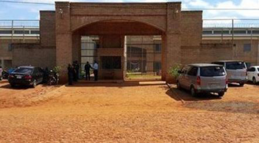 Após renderem guardas e pegarem armas, 35 presos ligados ao PCC fogem de penitenciária do Paraguai 1