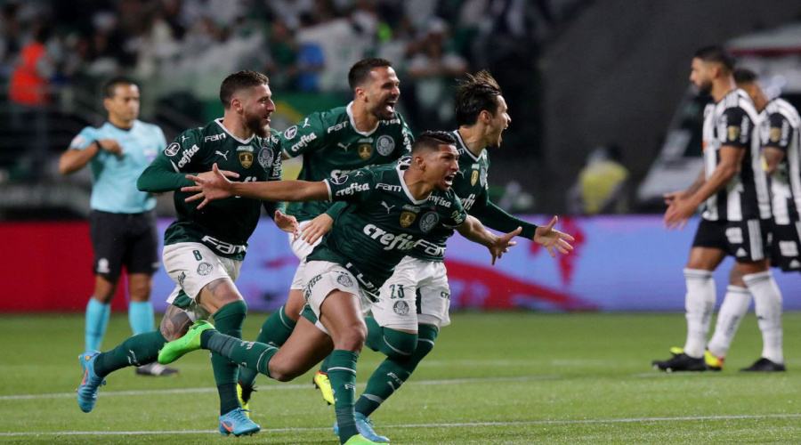 Com dois a menos, Palmeiras segura empate e se classifica nos pênaltis 1