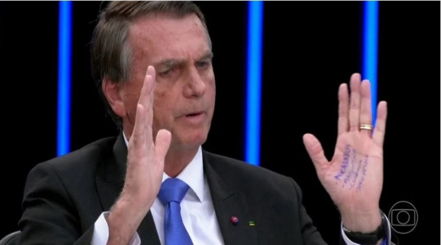 Bolsonaro deixa William Bonner embaraçado ao dizer que ele o 'incentiva a ser ditador' 1