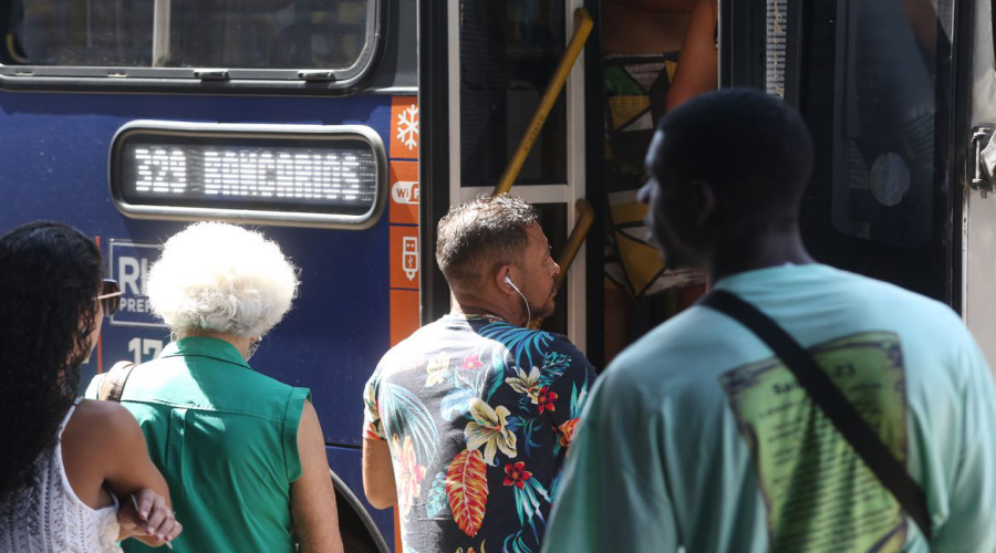 Governo libera R$ 2,5 bilhões para transporte público de idosos 1