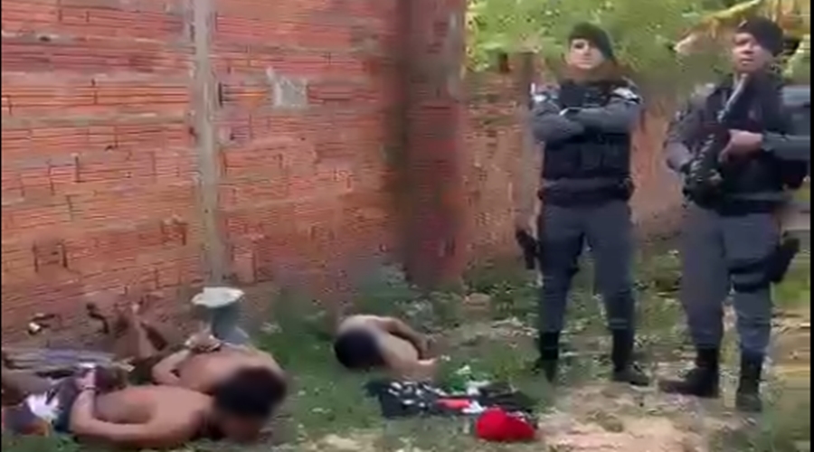 Equipe da cavalaria realiza prisão de 03 homens em flagrante e fecha ponto de tráfico de drogas no bairro Novo Horizonte em Cuiabá 1