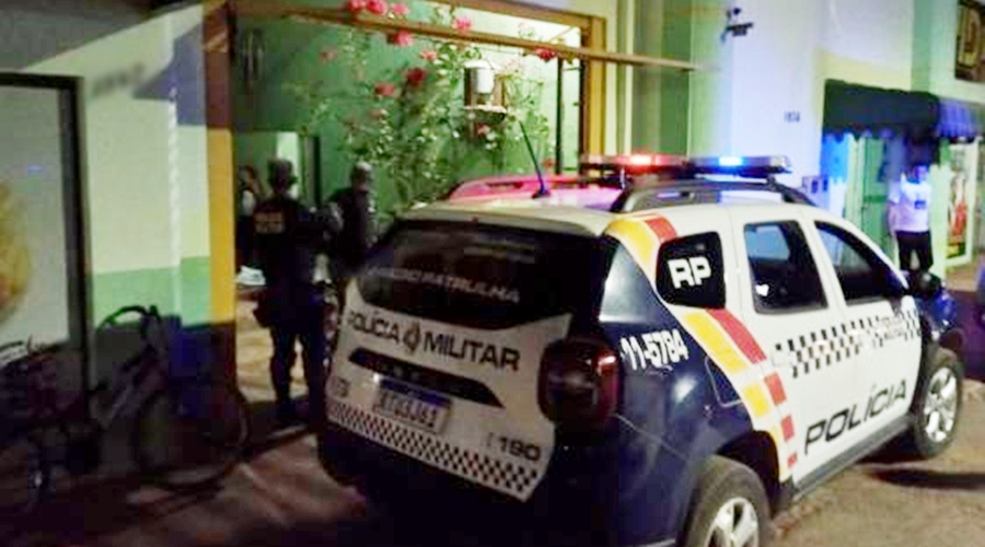 Homem é assassinado a facadas dentro de hotel e três dos cinco suspeitos foram presos em flagrante 1