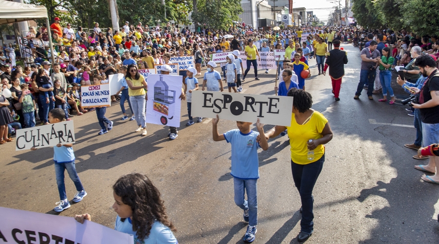 Público lota a avenida no 7 de setembro e comemora os 200 anos da Independência do Brasil 1