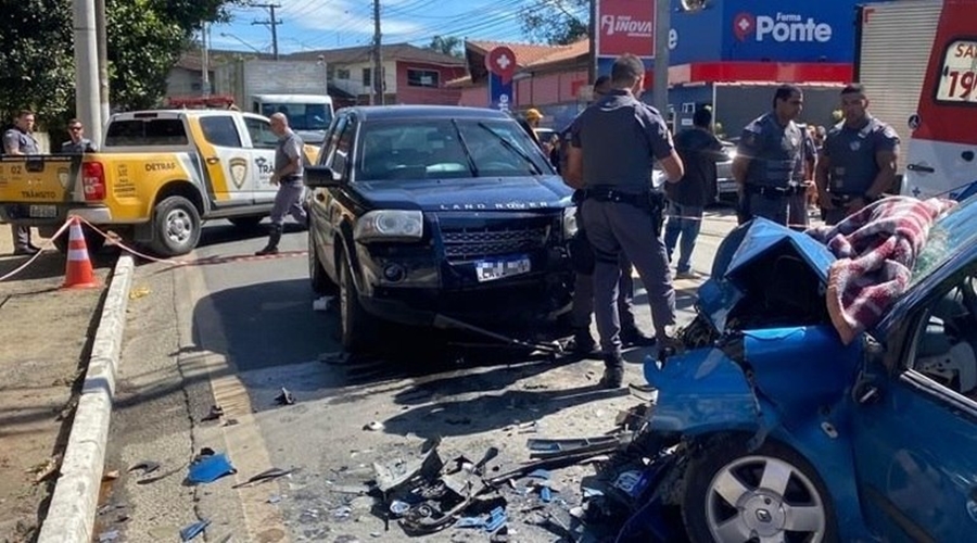 Após matar a ex-mulher homem morre em colisão de carro ao tentar fugir da polícia 1