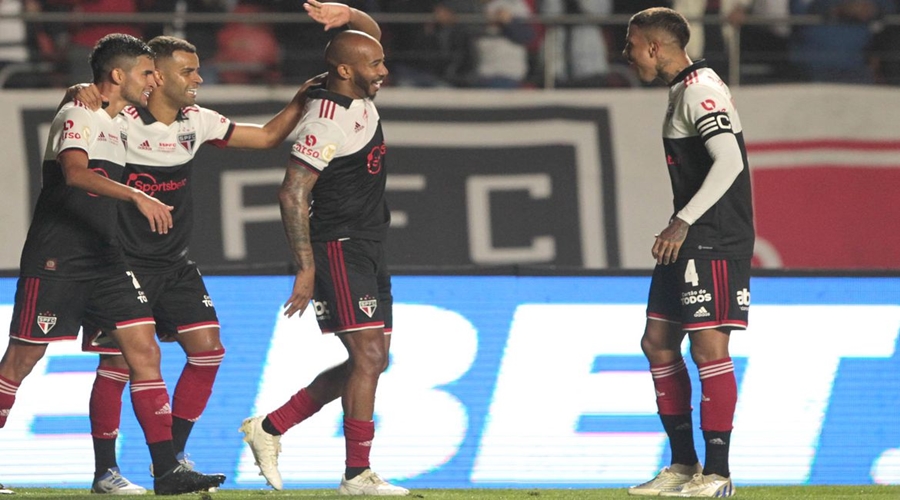 São Paulo goleia Avaí por 4 a 0 no Morumbi e sobe para a 10ª posição 1