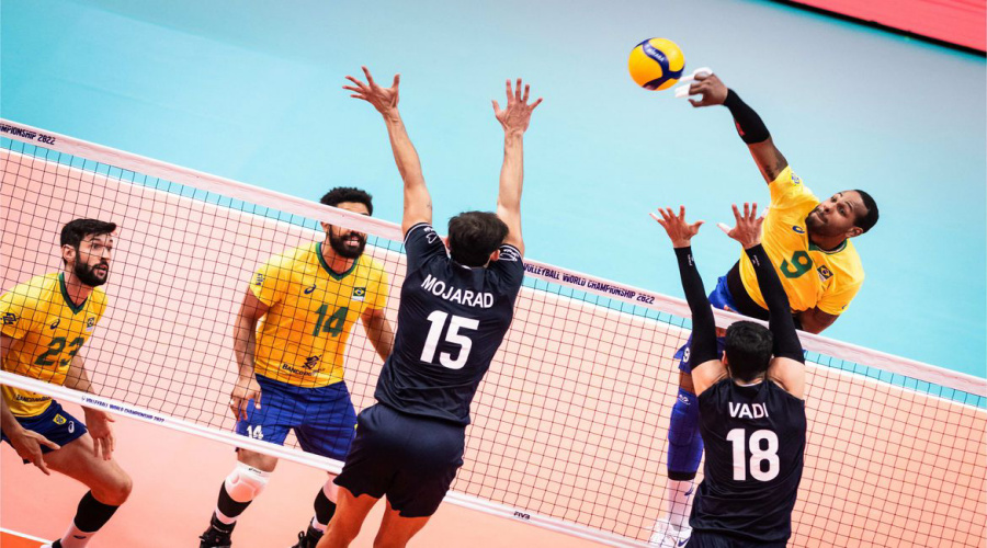 Brasil vence Irã e encara Argentina nas quartas do Mundial de vôlei 1