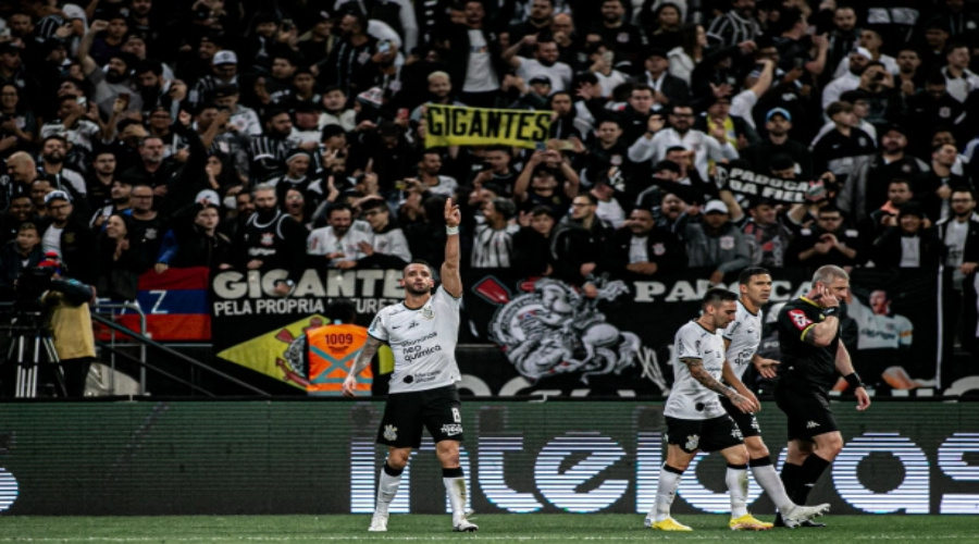 Corinthians vence Fluminense e pega Flamengo na final 1