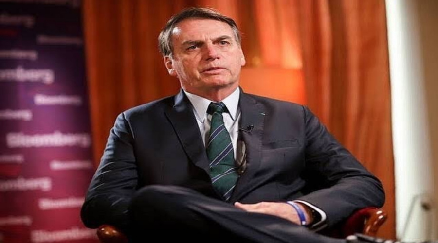 Bolsonaro diz que não houve atraso na vacinação contra covid-19 1