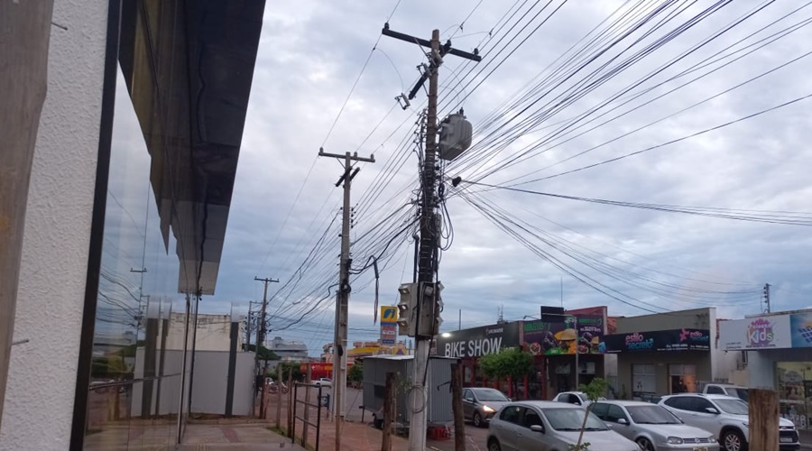 Caminhão derruba semáforo no centro e Setrat pede atenção de condutores 1