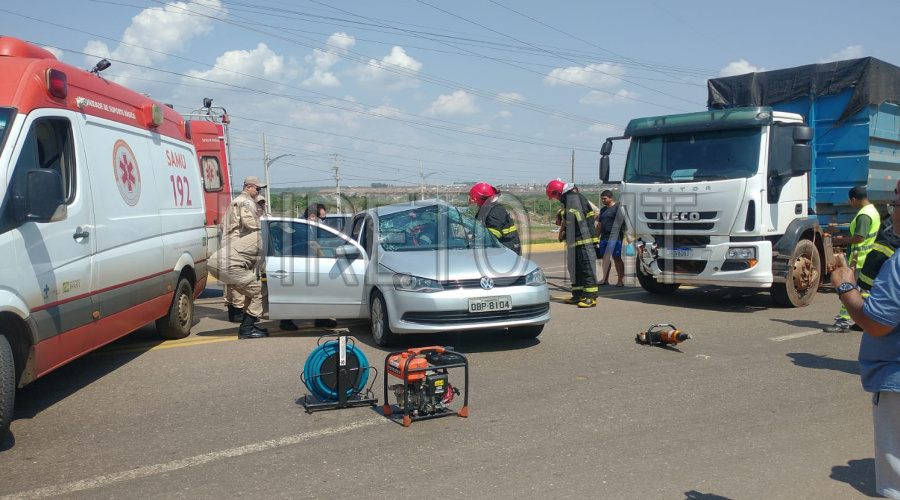 Colisão entre carro e carreta deixa motorista ferido na MT 130 em Rondonópolis 1