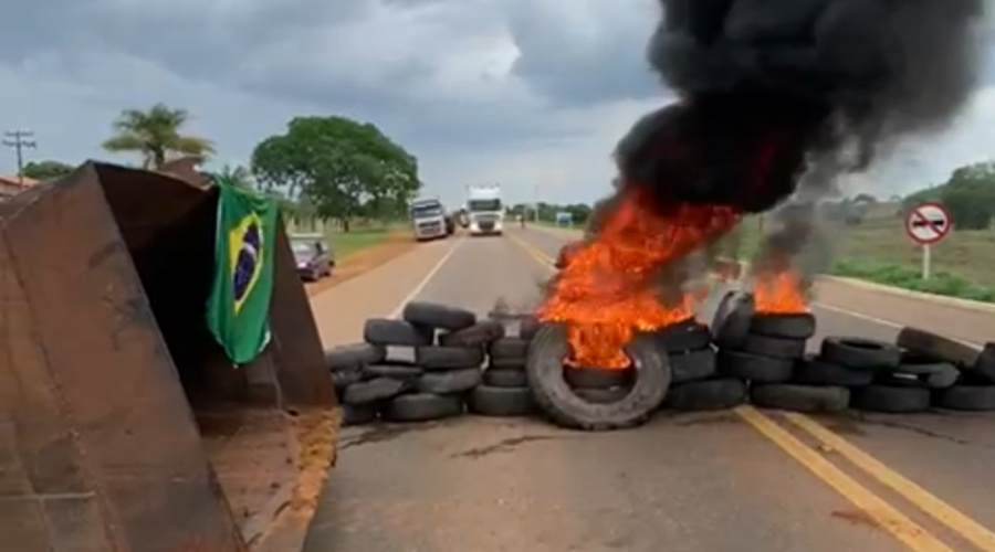 Protestos de caminhoneiros atrapalham trânsito em 20 estados 1