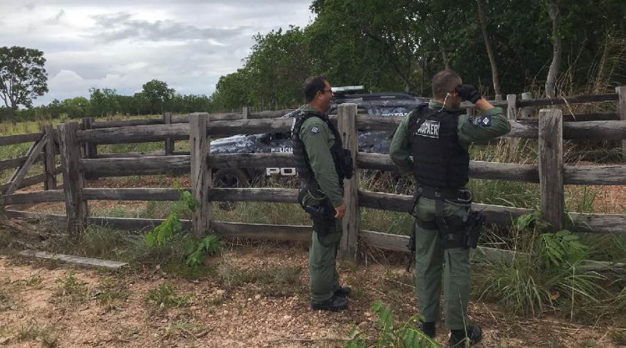 Policiais militares prendem dois por tentativa de roubo e porte ilegal de arma de fogo em propriedade rural de Poconé 1