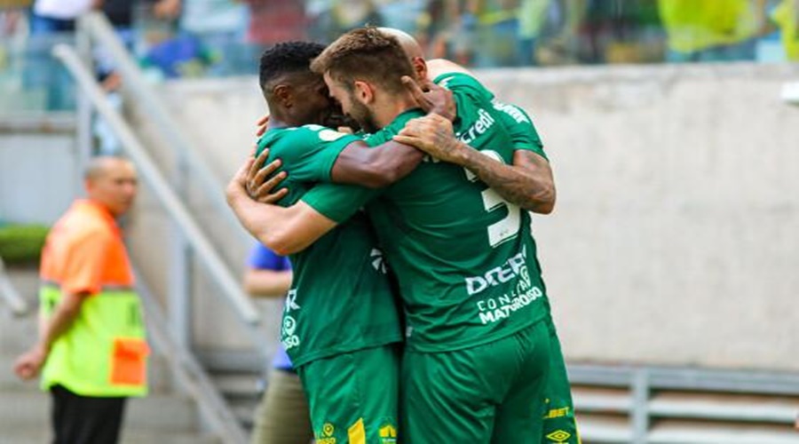 Cuiabá se mantem na elite do Brasileirão após vencer o Coritiba por 2 a 1 na Arena Pantanal 1