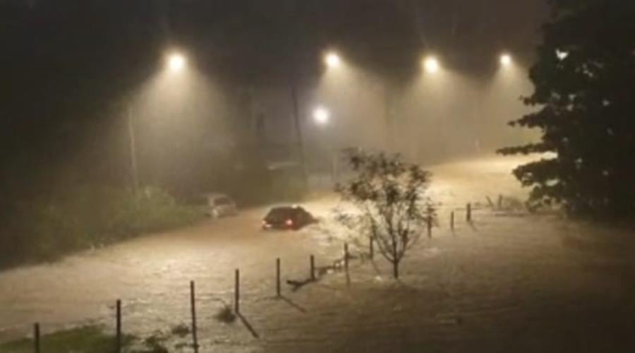 Chuva forte causa estragos e alagamentos em vários pontos de Rondonópolis 1