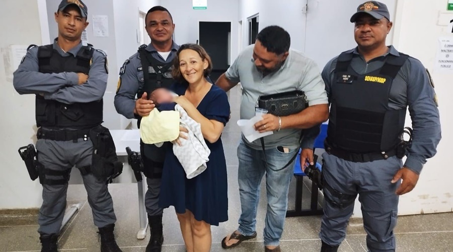 PMs agem rápido e salvam criança recém-nascida com manobra de Heimlich 1