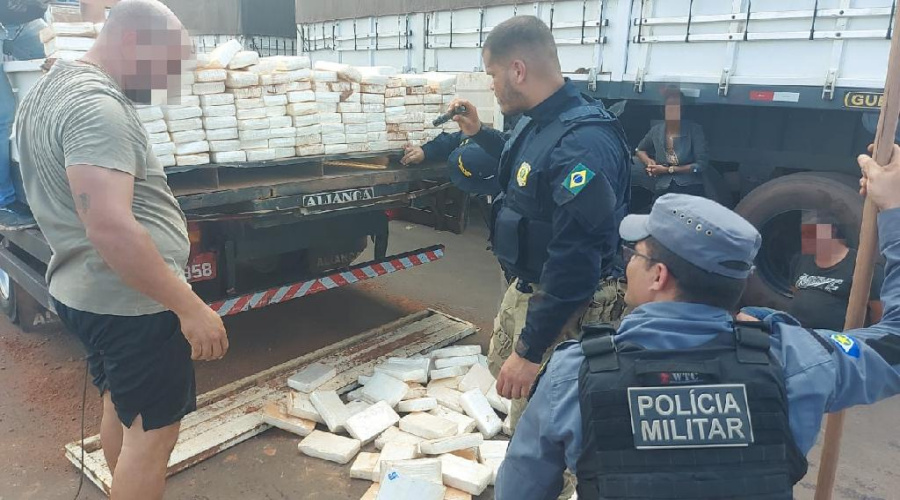 Polícia Militar e PRF prendem casal por tráfico e apreendem 200 quilos de cocaína 1