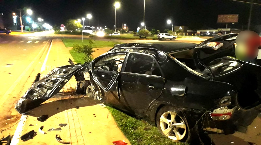 Capotamento na avenida dos Estudantes na madrugada deste domingo deixa condutor ferido 1