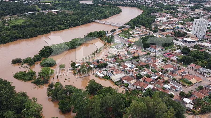 Grande volume de chuvas sobe em 1,5m as águas do Rio Vermelho e cais fica alagado 1