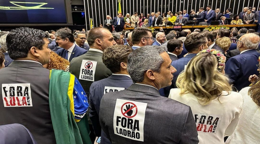 Deputados do PL protestam contra Lula no plenário: 'Fora ladrão' 1