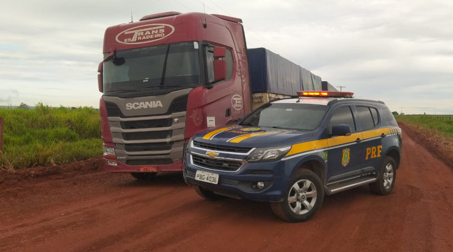 Em uma ação rápida PRF recupera caminhão roubado ainda com parte da carga 1