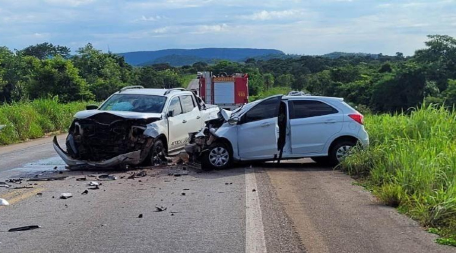 Uma possível ultrapassagem indevida resulta em colisão frontal e criança de 4 anos morre 1