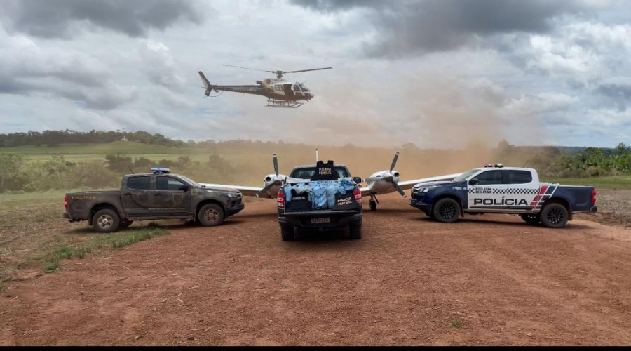 Forças de segurança de MT, PF e a FAB, interceptam avião com 400 kg de cocaína 1