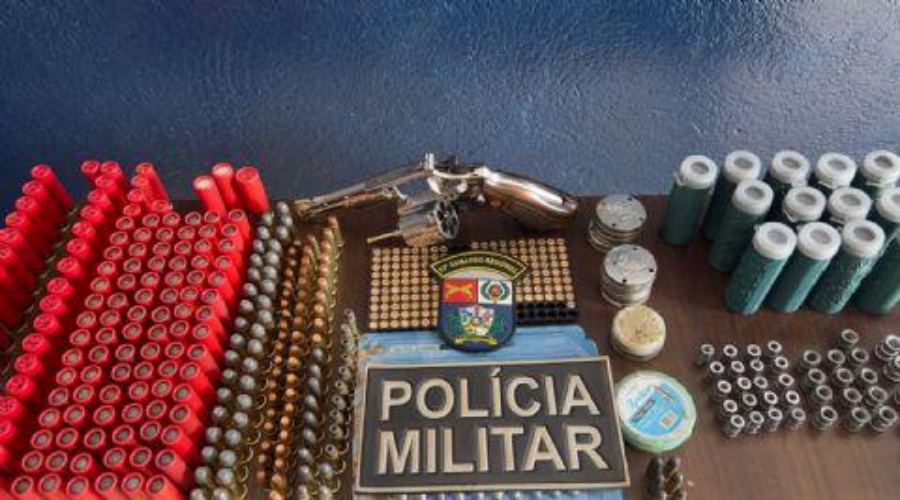 Polícia Militar apreende 1,3 mil munições e prende homem por porte ilegal de arma de fogo 1