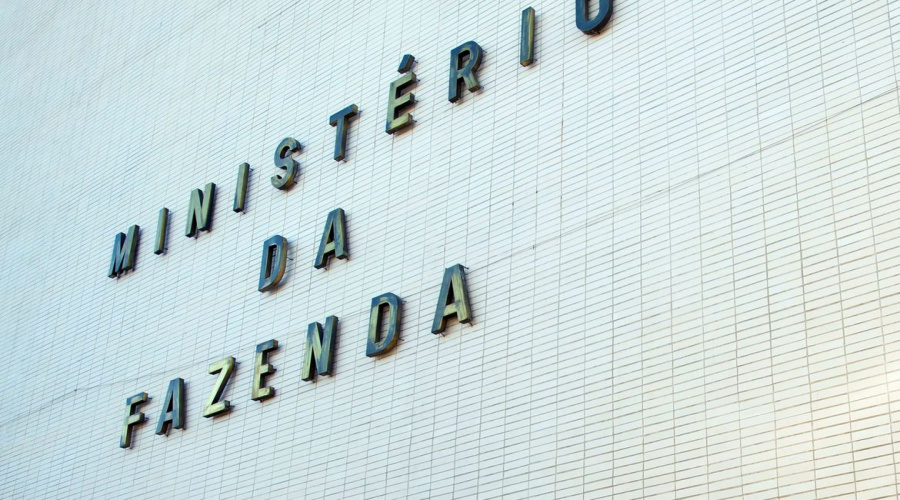 Fazenda reduz previsão oficial de crescimento do PIB para 1,61% 1