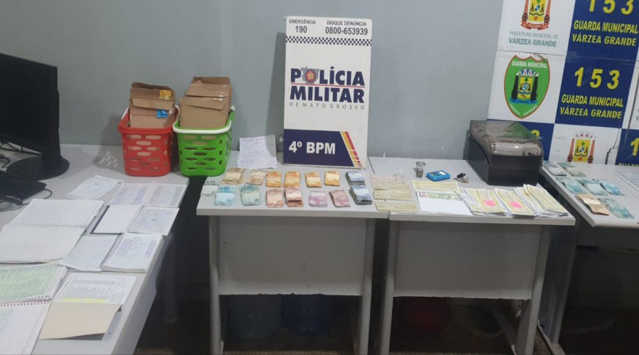 Dupla é presa e adolescente apreendida pela PM com veículo adulterado e R$ 12,7 mil em dinheiro 1