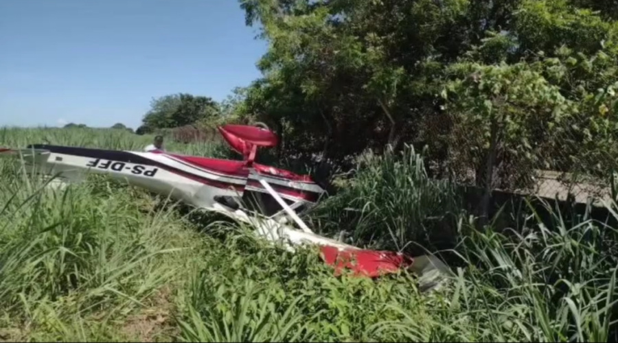 Piloto fica ferido após avião monomotor cair em aeroporto de Aragarças 1