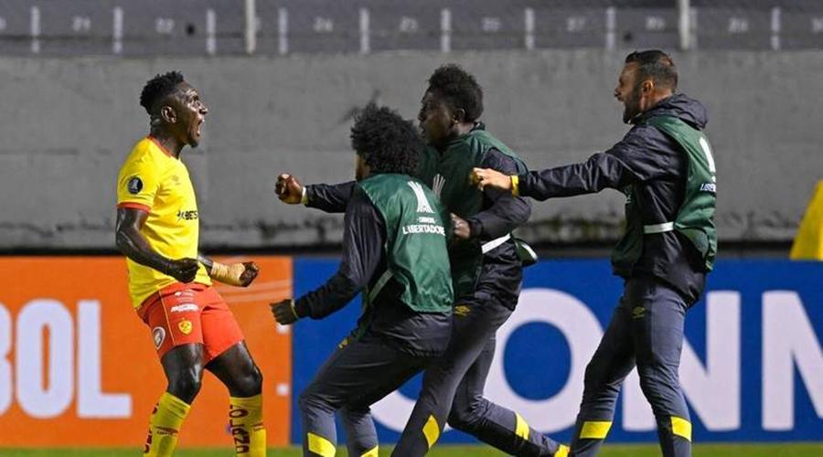 Flamengo leva virada e Aucas conquista vitória histórica na Libertadores 1