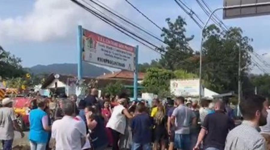 Quatro crianças são mortas após homem invadir creche com machado em Santa Catarina 1