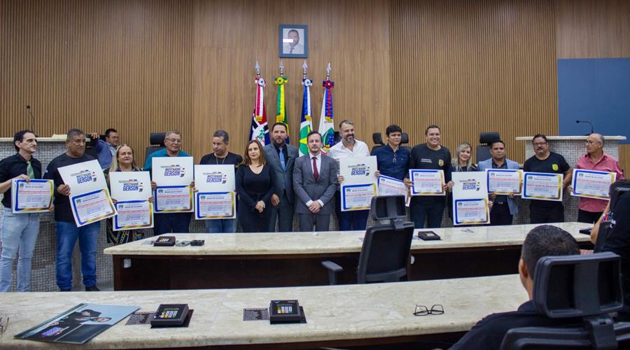 Emoção, lembranças e homenagens, marcam sessão solene idealizada pelo Vereador Investigador Gerson 1