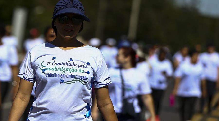 Profissionais da enfermagem fizeram neste domingo ato por valorização da categoria 1