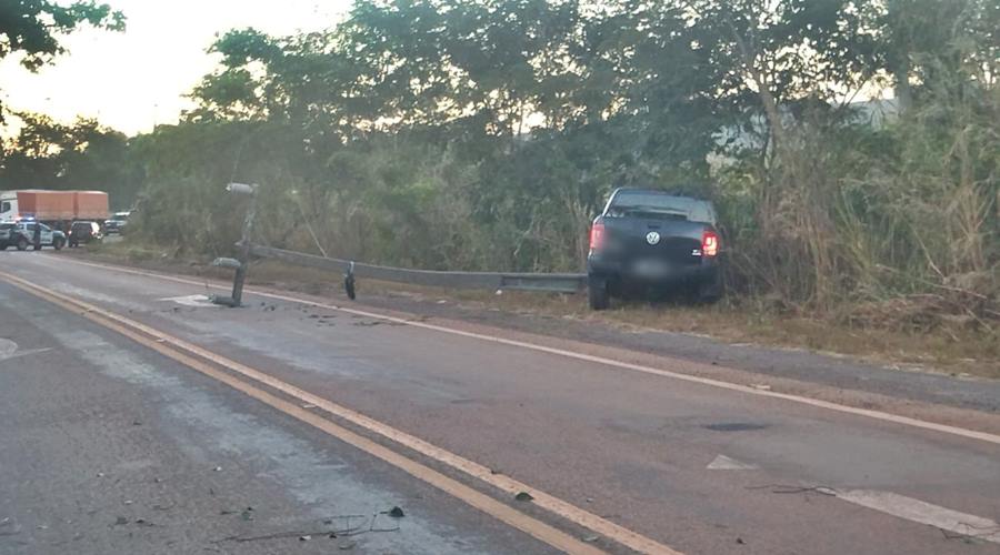 Motorista em visível estado de embriaguez é detido pela PM após dormir ao volante, perder o controle do veículo e colidir em poste em Jaciara 1