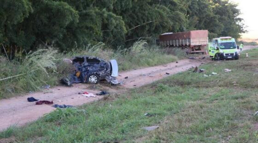 Colisão envolvendo Honda Civic e carreta resulta em quatro vítimas fatais na BR 163 1