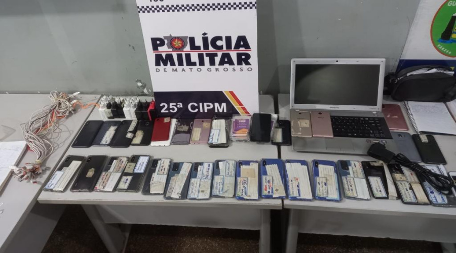 Polícia Militar prende trio, apreende 36 aparelhos celulares e 290 chips 1