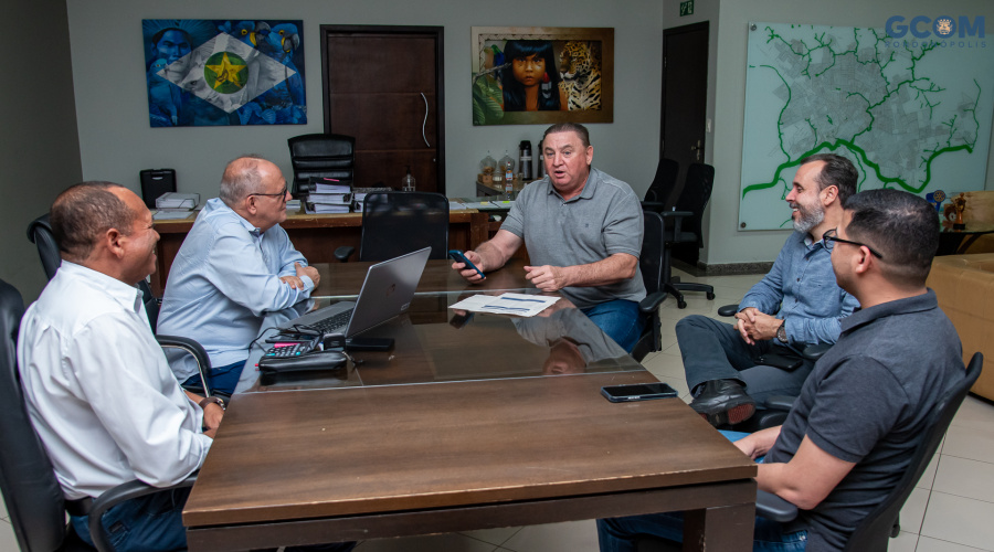 Prefeito se reúne com o deputado Nininho e representante da TMG 1